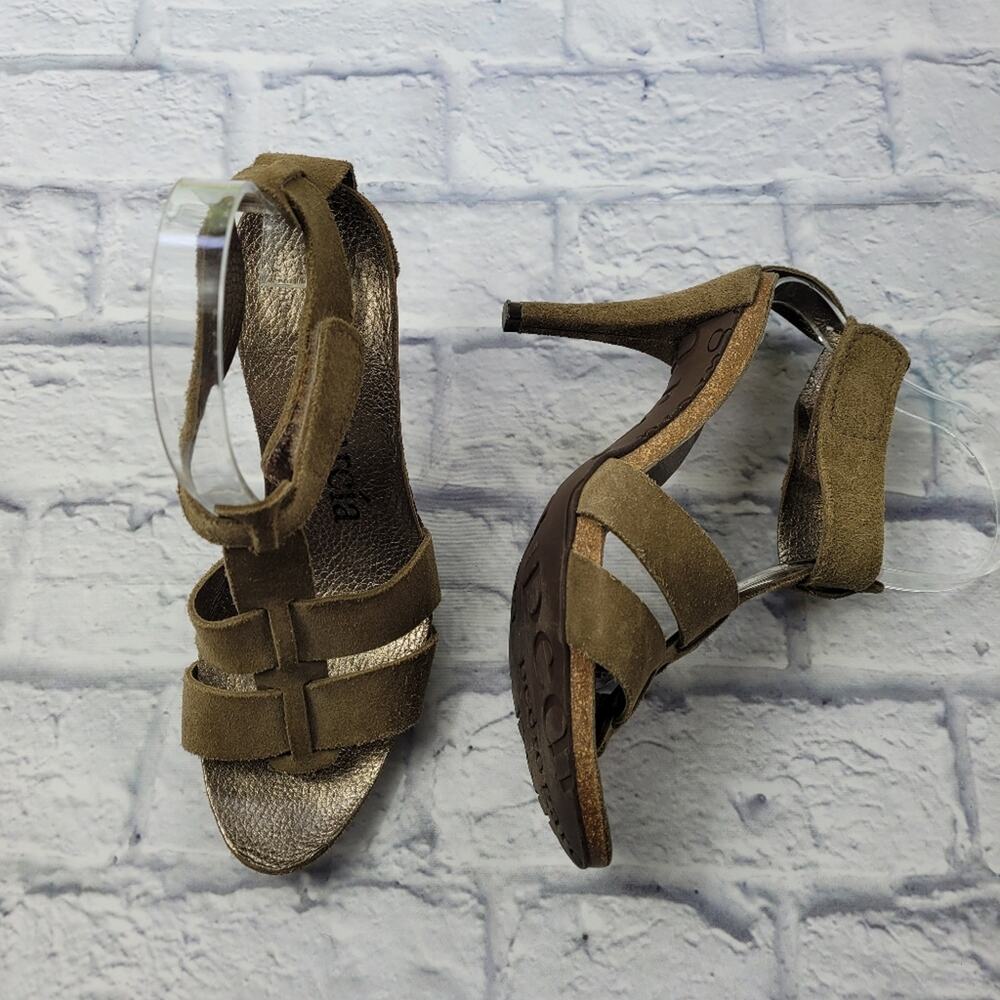 Pedro Garcia Olive Green Suede T-Strap Heeled Sandals - Picture 1 of 16